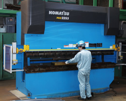 225TON油圧式プレスブレーキ